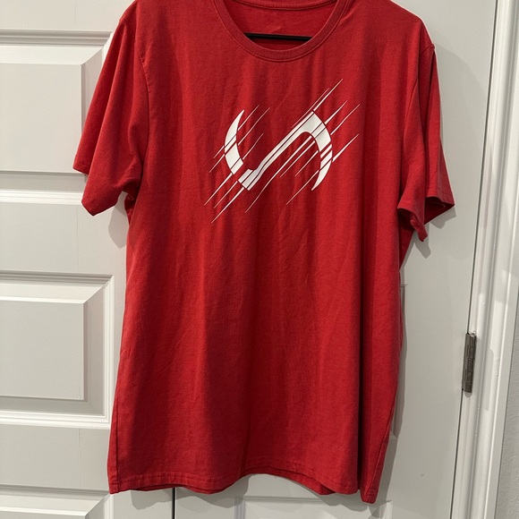 TLF APPAREL Red Graphic T-Shirt - large - Picture 1 of 2